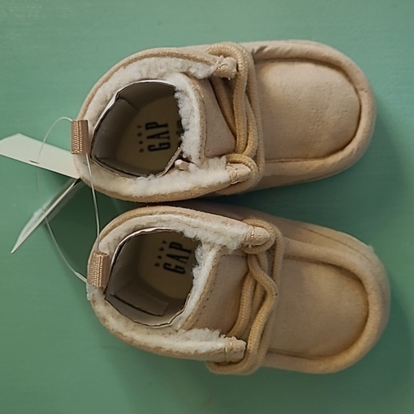 Baby GAP Booties - 3 to 6 months - NWT - Picture 4 of 4
